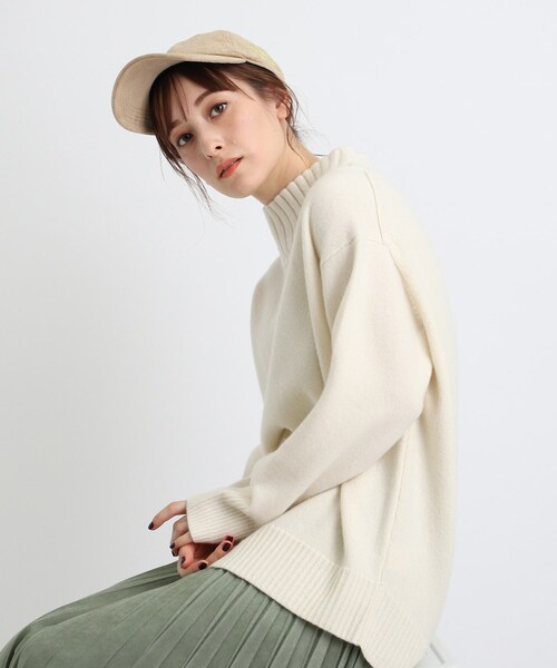 INDIVI（インディヴィ）の「◆コーデュロイメッセージロゴ キャップ（キャップ・レディース・ブラウン系/ベージュ・00）」の8枚目の写真