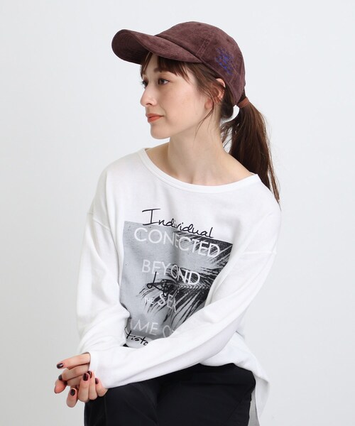 INDIVI（インディヴィ）の「◆コーデュロイメッセージロゴ キャップ（キャップ・レディース・ブラウン系/ベージュ・00）」の9枚目の写真