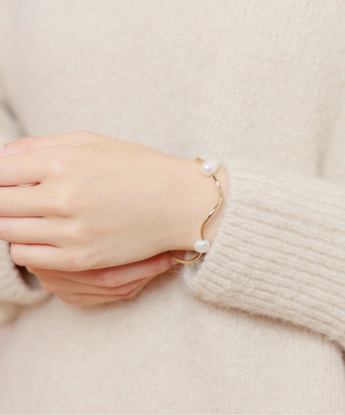 flower（フラワー）の「ウェーヴィーシーブレスレット（ブレスレット・レディース・ゴールド・FREE）」の2枚目の写真