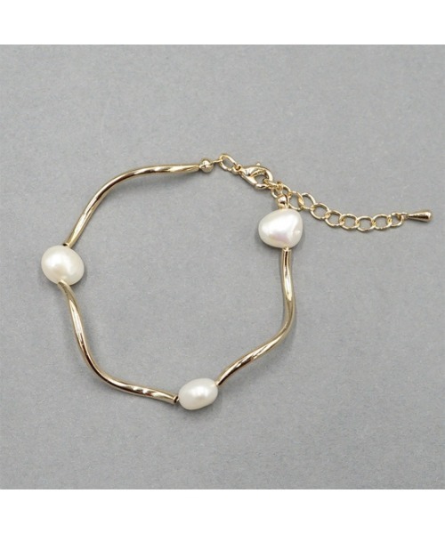 flower（フラワー）の「ウェーヴィーシーブレスレット（ブレスレット・レディース・ゴールド・FREE）」の7枚目の写真