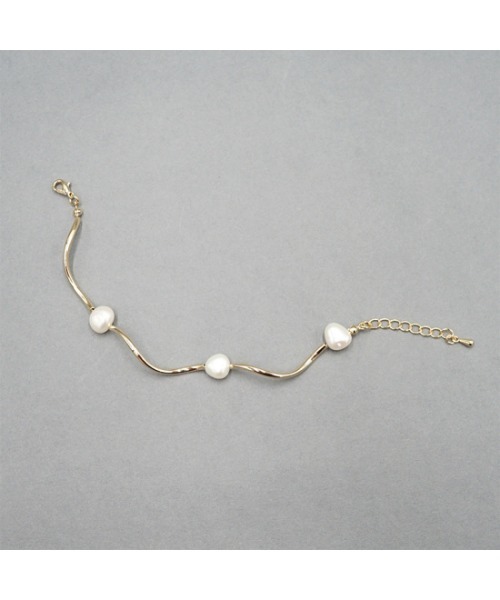 flower（フラワー）の「ウェーヴィーシーブレスレット（ブレスレット・レディース・ゴールド・FREE）」の5枚目の写真