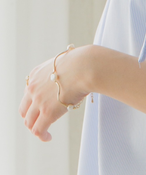 flower（フラワー）の「ウェーヴィーシーブレスレット（ブレスレット・レディース・ゴールド・FREE）」の14枚目の写真