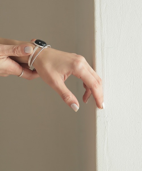 rapiecage（ラピエサージュ）の「オーバルストーンバングル（バングル/リストバンド・レディース・ホワイト/ブラック・FREE）」の8枚目の写真