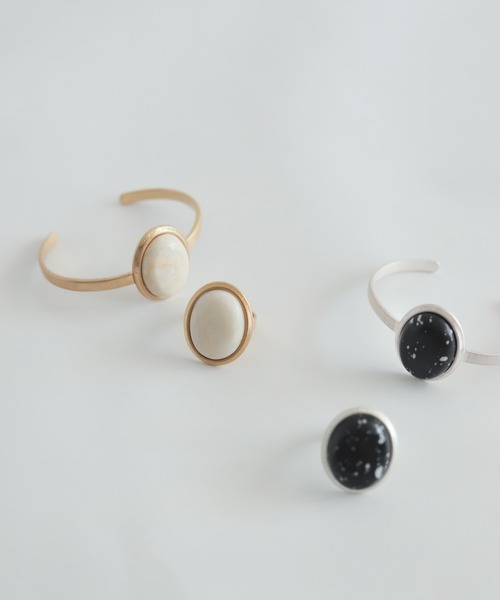 rapiecage（ラピエサージュ）の「オーバルストーンバングル（バングル/リストバンド・レディース・ホワイト/ブラック・FREE）」の11枚目の写真