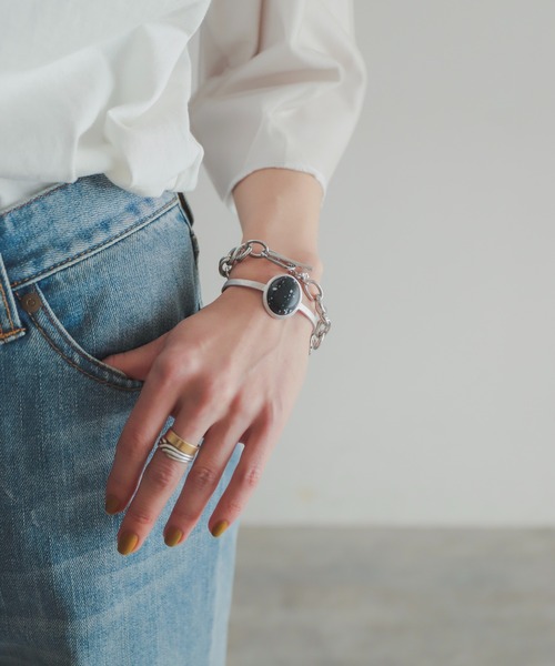 rapiecage（ラピエサージュ）の「オーバルストーンバングル（バングル/リストバンド・レディース・ホワイト/ブラック・FREE）」の13枚目の写真