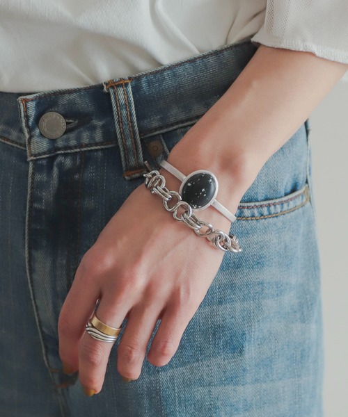 rapiecage（ラピエサージュ）の「オーバルストーンバングル（バングル/リストバンド・レディース・ホワイト/ブラック・FREE）」の12枚目の写真