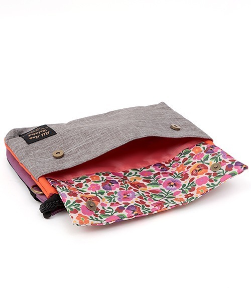 チチカカ(チチカカ)の「マルチプルショルダーポーチ 【シリーズ累計75,000個突破】(ショルダーバッグ・レディース・ブラック/パープル/グレー・FREE)」の5枚目の写真