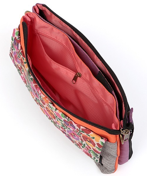 チチカカ(チチカカ)の「マルチプルショルダーポーチ 【シリーズ累計75,000個突破】(ショルダーバッグ・レディース・ブラック/パープル/グレー・FREE)」の6枚目の写真