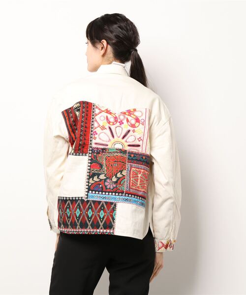 Desigual(デシグアル)の「オーバーサイズ デニムジャケット(その他アウター・レディース・ホワイト・M/S/L)」の2枚目の写真
