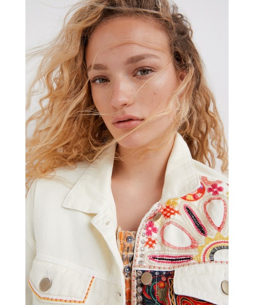 Desigual(デシグアル)の「オーバーサイズ デニムジャケット(その他アウター・レディース・ホワイト・M/S/L)」の7枚目の写真
