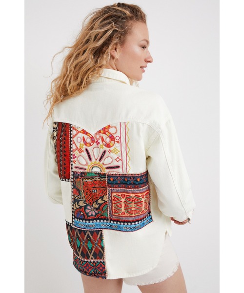 Desigual(デシグアル)の「オーバーサイズ デニムジャケット(その他アウター・レディース・ホワイト・M/S/L)」の6枚目の写真