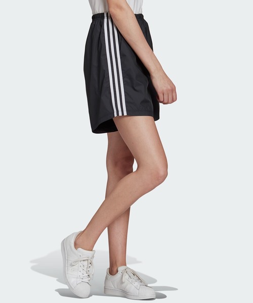 adidas(アディダス)の「アディカラー クラシックス リップストップショーツ / アディダスオリジナルス(その他パンツ・レディース・ブラック・LARGE/MEDIUM/X-LARGE/SMALL/X-SMALL/XX-LARGE)」の5枚目の写真