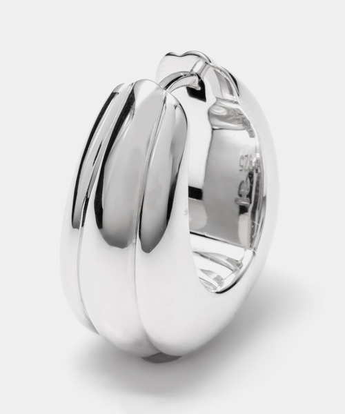 TOM WOOD(トムウッド)の「TOM WOOD ice hoop medium line トムウッド アイスフープ ミディアムライン ピアス(ピアス(両耳用)・レディース・シルバー・MEDIUM)」の2枚目の写真