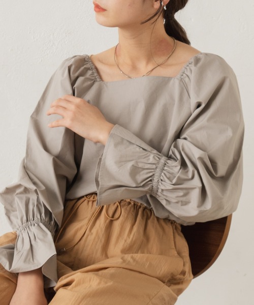 Kastane(カスタネ)の「【カタログ掲載アイテム】スクエアギャザーブラウス(シャツ/ブラウス・レディース・ホワイト/グレー・FREE)」の2枚目の写真