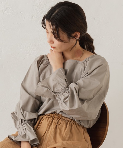 Kastane(カスタネ)の「【カタログ掲載アイテム】スクエアギャザーブラウス(シャツ/ブラウス・レディース・ホワイト/グレー・FREE)」の4枚目の写真