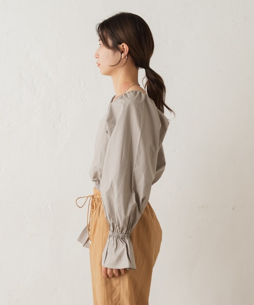 Kastane(カスタネ)の「【カタログ掲載アイテム】スクエアギャザーブラウス(シャツ/ブラウス・レディース・ホワイト/グレー・FREE)」の5枚目の写真