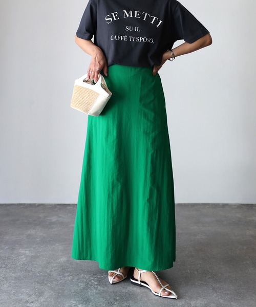 Riberry（リベリー）の「ナイロントラペーズスカート（スカート・レディース・ブラック/グリーン/モカ/アイボリー・MEDIUM）」の4枚目の写真