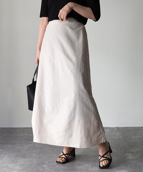 Riberry（リベリー）の「ナイロントラペーズスカート（スカート・レディース・ブラック/グリーン/モカ/アイボリー・MEDIUM）」の2枚目の写真