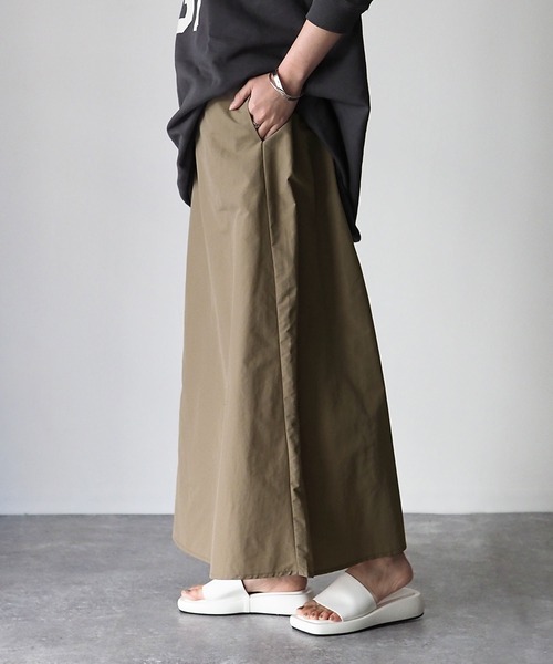 Riberry（リベリー）の「ナイロントラペーズスカート（スカート・レディース・ブラック/グリーン/モカ/アイボリー・MEDIUM）」の6枚目の写真