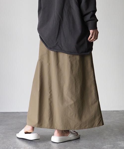 Riberry（リベリー）の「ナイロントラペーズスカート（スカート・レディース・ブラック/グリーン/モカ/アイボリー・MEDIUM）」の12枚目の写真