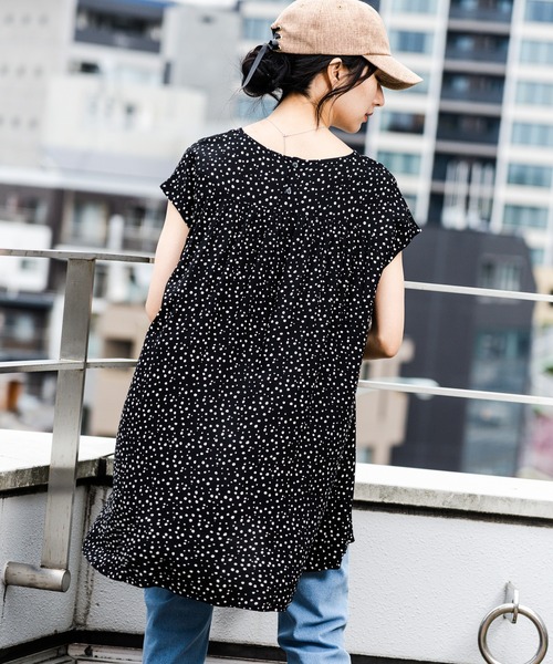 NAVY（ネイビー）の「インドレーヨン バックギャザーブラウス（シャツ/ブラウス・レディース・ネイビー/ベージュ/ブラック・フリー）」の10枚目の写真