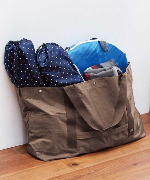 USEDo(ユーズド)の「長い荷物も持ち運びOK たたむと小さくなる撥水加工の細長ビッグナイロントートバッグ(トートバッグ・レディース・ベージュ系その他/ネイビー/ブラウン系その他・ONE SIZE)」の5枚目の写真