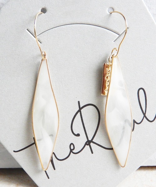 The Rule(ザルール)の「The Rule ザルール:Leaf single hook pierced earring:リーフフックピアス(ピアス(両耳用)・レディース・ホワイト/ブラウン/セージグリーン/クリア・FREE)」の2枚目の写真