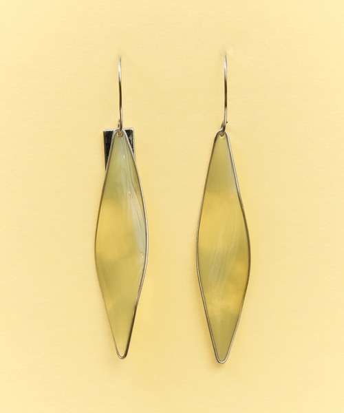 The Rule(ザルール)の「The Rule ザルール:Leaf single hook pierced earring:リーフフックピアス(ピアス(両耳用)・レディース・ホワイト/ブラウン/セージグリーン/クリア・FREE)」の3枚目の写真