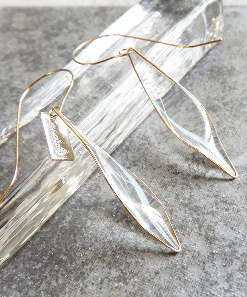 The Rule(ザルール)の「The Rule ザルール:Leaf single hook pierced earring:リーフフックピアス(ピアス(両耳用)・レディース・ホワイト/ブラウン/セージグリーン/クリア・FREE)」の4枚目の写真