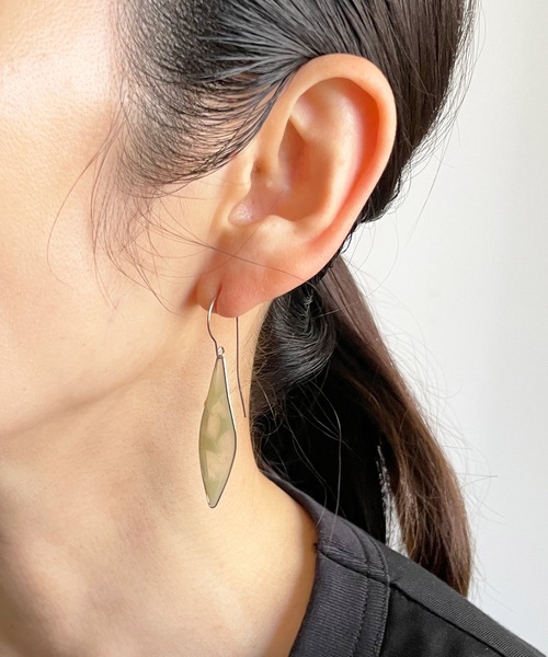 The Rule(ザルール)の「The Rule ザルール:Leaf single hook pierced earring:リーフフックピアス(ピアス(両耳用)・レディース・ホワイト/ブラウン/セージグリーン/クリア・FREE)」の10枚目の写真