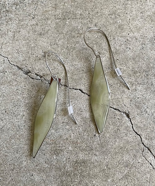 The Rule(ザルール)の「The Rule ザルール:Leaf single hook pierced earring:リーフフックピアス(ピアス(両耳用)・レディース・ホワイト/ブラウン/セージグリーン/クリア・FREE)」の8枚目の写真