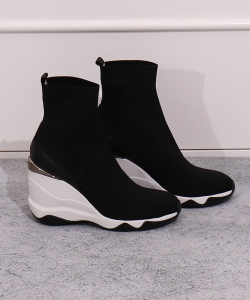 +diana（プラスダイアナ）の「ハイウェッジ ストレッチニットショートブーツ（ブーツ・レディース・ブラック/ブラック×ブラック・22.5cm/23.5cm/24.5cm/25.5cm/23.0cm/24.0cm/25.0cm/22.0cm/21.5cm）」の18枚目の写真