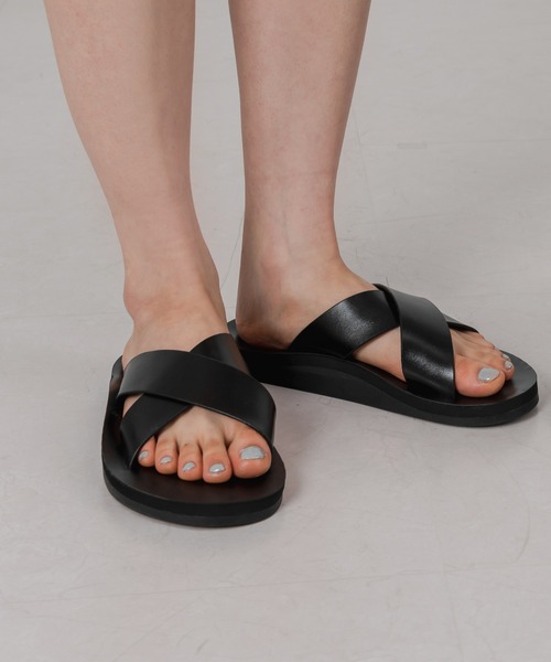 FOLLOWIN（フォロウィン）の「シンプルクロスサンダルスリッパ（サンダル・レディース・ブラック/ネイビー/ブラウン/アイボリー・24cm/25cm/26cm/27cm/23㎝）」の12枚目の写真