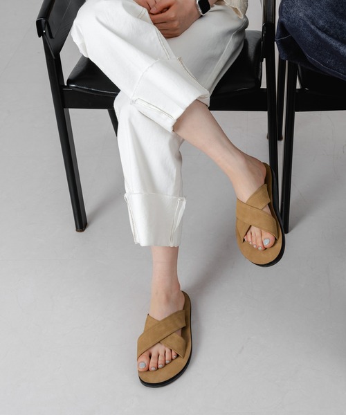 FOLLOWIN（フォロウィン）の「シンプルクロスサンダルスリッパ（サンダル・レディース・ブラック/ネイビー/ブラウン/アイボリー・24cm/25cm/26cm/27cm/23㎝）」の21枚目の写真