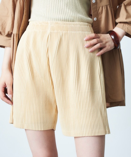 MAISON BREEZE(メゾンブリーズ)の「【MAISON BREEZE】細プリーツリラックスワイドショートパンツ SCCH154(その他パンツ・レディース・ブラック/グリーン/ダークグレー/アイボリー・FREE)」の2枚目の写真