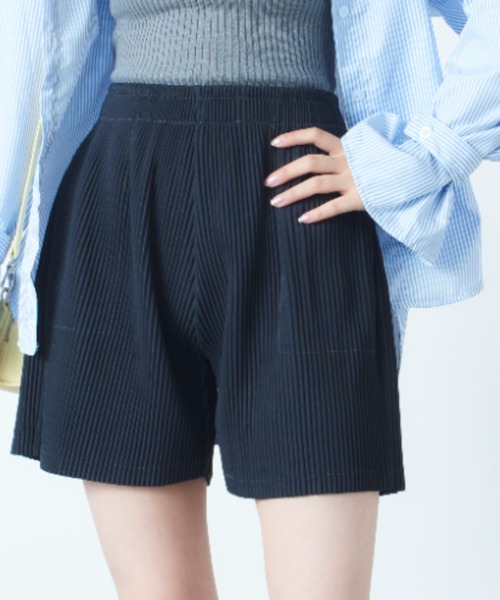 MAISON BREEZE(メゾンブリーズ)の「【MAISON BREEZE】細プリーツリラックスワイドショートパンツ SCCH154(その他パンツ・レディース・ブラック/グリーン/ダークグレー/アイボリー・FREE)」の4枚目の写真