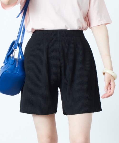 MAISON BREEZE(メゾンブリーズ)の「【MAISON BREEZE】細プリーツリラックスワイドショートパンツ SCCH154(その他パンツ・レディース・ブラック/グリーン/ダークグレー/アイボリー・FREE)」の3枚目の写真