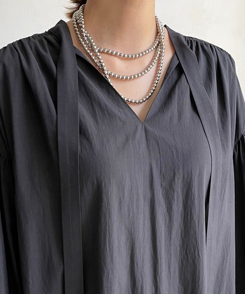 DouDou(ドゥドゥ)の「ボウタイリボンブラウス(シャツ/ブラウス・レディース・チャコールグレー/オフホワイト・FREE)」の22枚目の写真