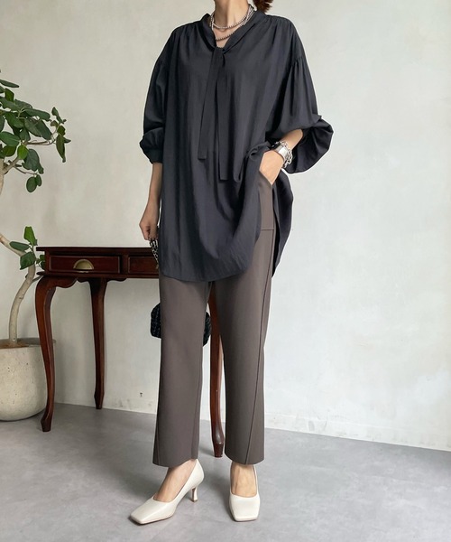 DouDou(ドゥドゥ)の「ボウタイリボンブラウス(シャツ/ブラウス・レディース・チャコールグレー/オフホワイト・FREE)」の14枚目の写真