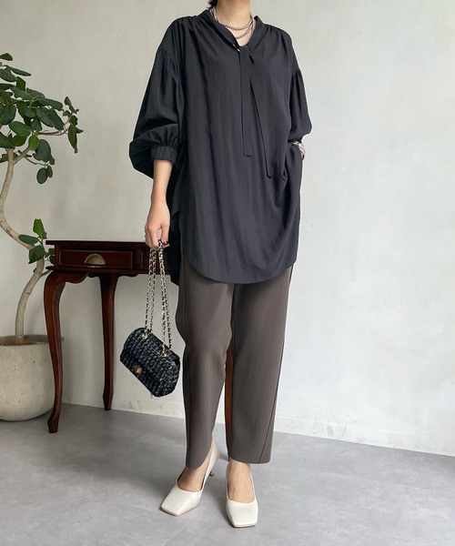 DouDou(ドゥドゥ)の「ボウタイリボンブラウス(シャツ/ブラウス・レディース・チャコールグレー/オフホワイト・FREE)」の17枚目の写真