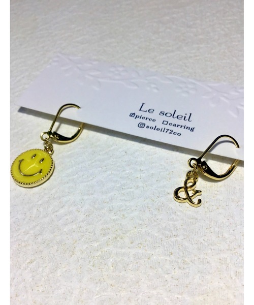 tone(トーン)の「【Le soleil】ユニークに揺れる カラースマイルピアス(MA)(ピアス(両耳用)・レディース・その他3/その他2/その他1/ホワイト・FREE)」の6枚目の写真