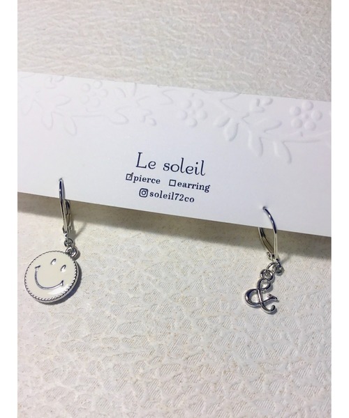 tone(トーン)の「【Le soleil】ユニークに揺れる カラースマイルピアス(MA)(ピアス(両耳用)・レディース・その他3/その他2/その他1/ホワイト・FREE)」の8枚目の写真