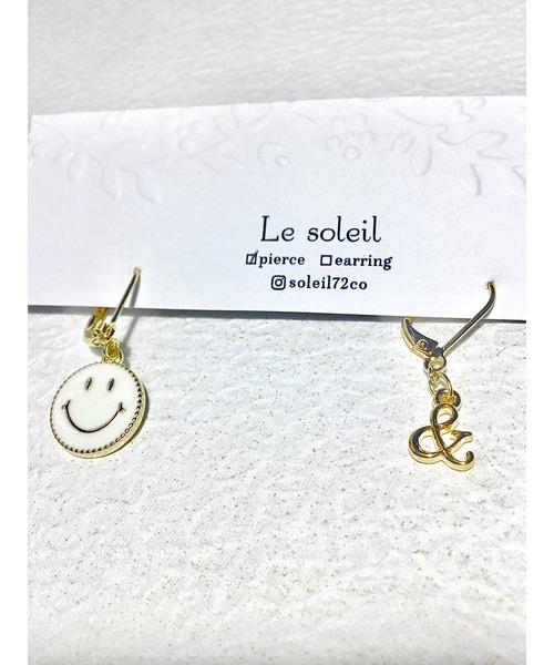 tone(トーン)の「【Le soleil】ユニークに揺れる カラースマイルピアス(MA)(ピアス(両耳用)・レディース・その他3/その他2/その他1/ホワイト・FREE)」の9枚目の写真