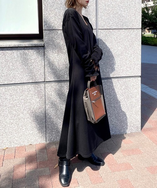 INTER FACTORY（インターファクトリー）の「kally - フレアロングワンピース made in INTER FACTORY（ワンピース・レディース・ベージュ/ブラック・FREE）」の2枚目の写真