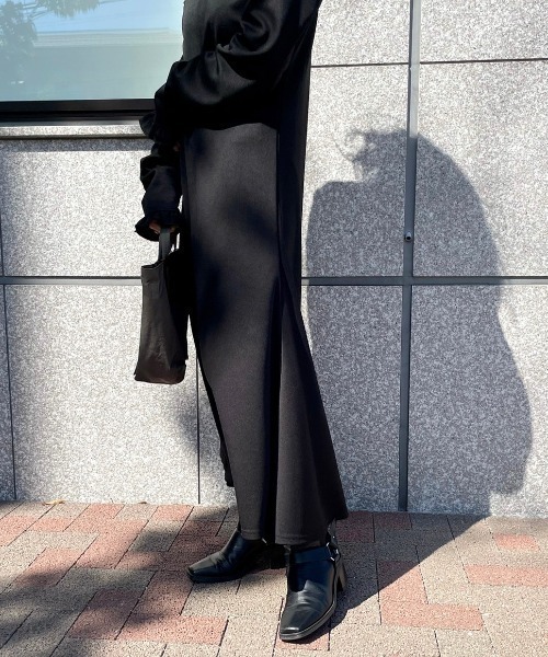 INTER FACTORY（インターファクトリー）の「kally - フレアロングワンピース made in INTER FACTORY（ワンピース・レディース・ベージュ/ブラック・FREE）」の4枚目の写真