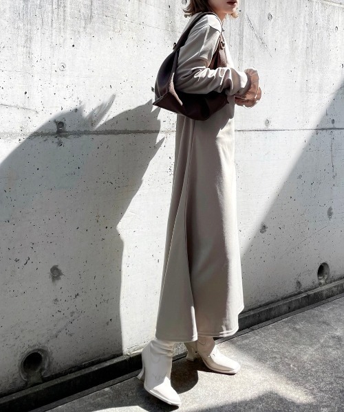 INTER FACTORY（インターファクトリー）の「kally - フレアロングワンピース made in INTER FACTORY（ワンピース・レディース・ベージュ/ブラック・FREE）」の7枚目の写真