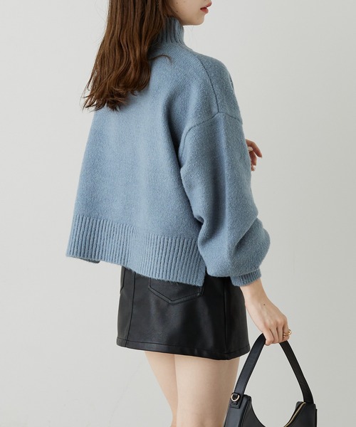 Chico（チコ）の「ブローチ付ボリューム袖ハイネックニット（ニット/セーター・レディース・チャコールグレー/ブルー/アイボリー/ピンク/ブルー系その他2/ホワイト系その他2・FREE）」の21枚目の写真