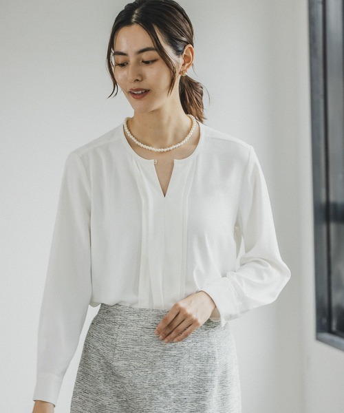 LEPSIM(レプシィム)の「メタルパーツ付きタックブラウス 162428(シャツ/ブラウス・レディース・オフホワイト/ブルー/グレイッシュベージュ・MEDIUM/LARGE)」の22枚目の写真