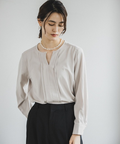 LEPSIM(レプシィム)の「メタルパーツ付きタックブラウス 162428(シャツ/ブラウス・レディース・オフホワイト/ブルー/グレイッシュベージュ・MEDIUM/LARGE)」の12枚目の写真