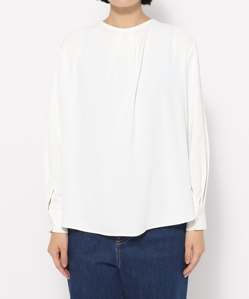 LEPSIM(レプシィム)の「メタルパーツ付きタックブラウス 162428(シャツ/ブラウス・レディース・オフホワイト/ブルー/グレイッシュベージュ・MEDIUM/LARGE)」の16枚目の写真
